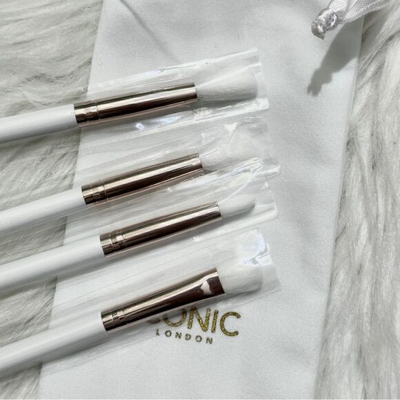 ICONIC London Caught My Eye Essential Brush Set with Drawstring Bag, Makeup, NEW - Picture 3 of 7